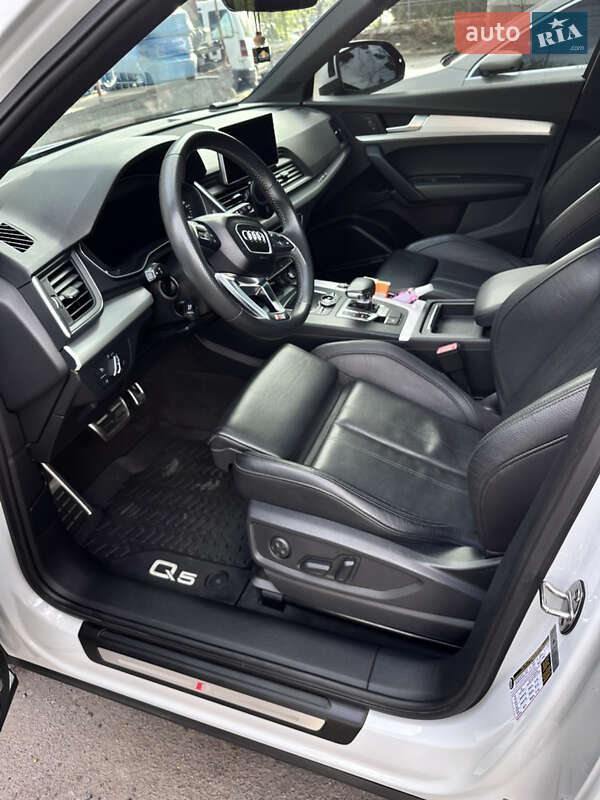 Позашляховик / Кросовер Audi Q5 2018 в Львові