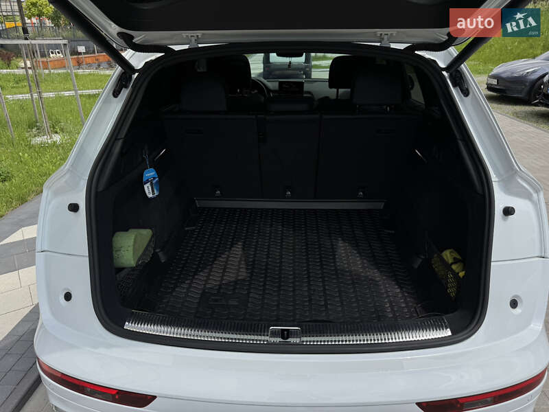 Позашляховик / Кросовер Audi Q5 2018 в Львові