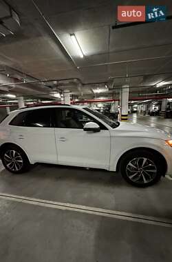 Внедорожник / Кроссовер Audi Q5 2021 в 