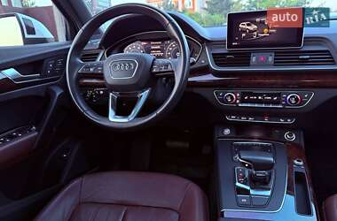 Внедорожник / Кроссовер Audi Q5 2017 в 