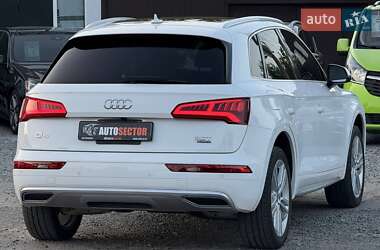 Внедорожник / Кроссовер Audi Q5 2017 в 