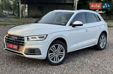 Внедорожник / Кроссовер Audi Q5 2018 в 
