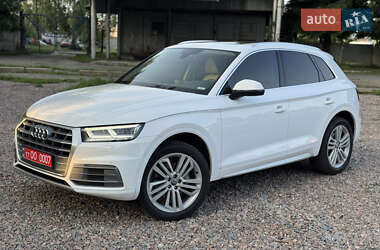Внедорожник / Кроссовер Audi Q5 2018 в 