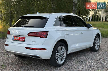 Внедорожник / Кроссовер Audi Q5 2018 в 