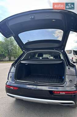 Внедорожник / Кроссовер Audi Q5 2017 в 