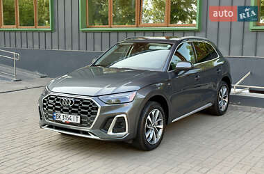Позашляховик / Кросовер Audi Q5 2021 в 