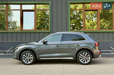 Позашляховик / Кросовер Audi Q5 2021 в 