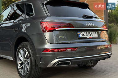 Позашляховик / Кросовер Audi Q5 2021 в 