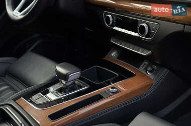 Позашляховик / Кросовер Audi Q5 2021 в 