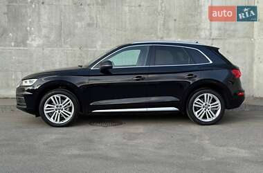 Внедорожник / Кроссовер Audi Q5 2017 в 