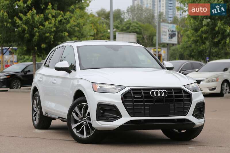 Внедорожник / Кроссовер Audi Q5 2021 в 