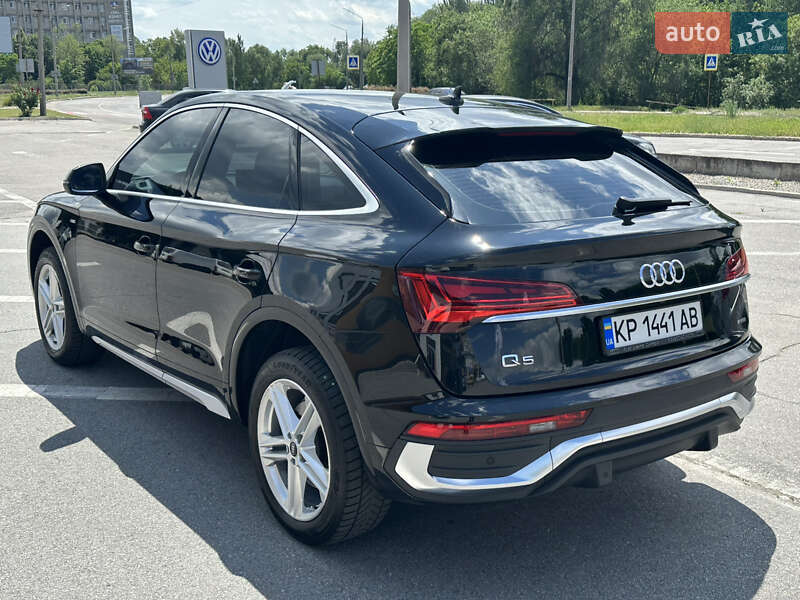 Внедорожник / Кроссовер Audi Q5 2021 в Киеве