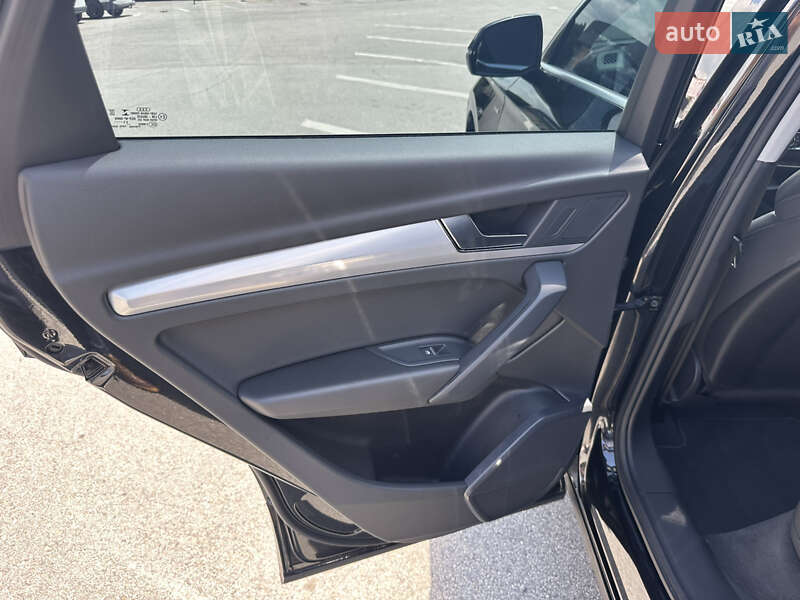 Внедорожник / Кроссовер Audi Q5 2021 в Киеве
