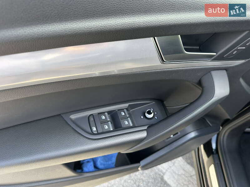 Внедорожник / Кроссовер Audi Q5 2021 в Киеве