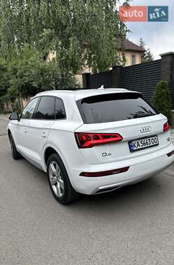 Внедорожник / Кроссовер Audi Q5 2018 в 