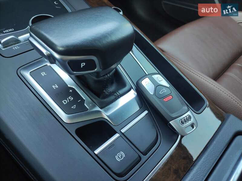 Внедорожник / Кроссовер Audi Q5 2018 в Нововолынске