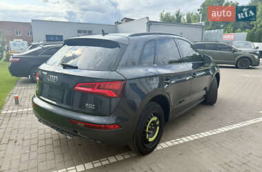 Внедорожник / Кроссовер Audi Q5 2018 в 