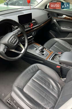 Внедорожник / Кроссовер Audi Q5 2017 в 