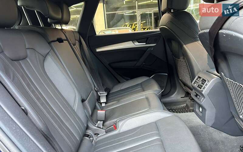 Внедорожник / Кроссовер Audi Q5 2017 в Черновцах