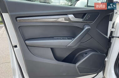 Внедорожник / Кроссовер Audi Q5 2018 в 