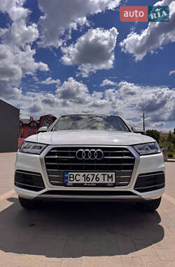 Внедорожник / Кроссовер Audi Q5 2018 в 