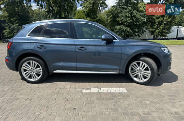 Внедорожник / Кроссовер Audi Q5 2018 в 