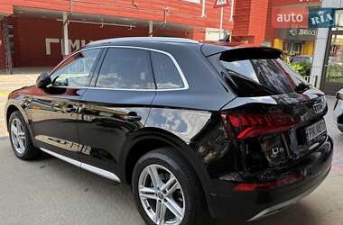 Внедорожник / Кроссовер Audi Q5 2017 в 