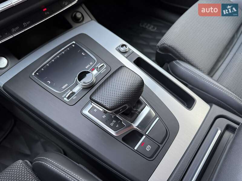 Позашляховик / Кросовер Audi Q5 2017 в Львові