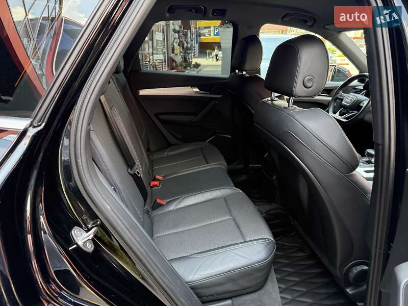Позашляховик / Кросовер Audi Q5 2017 в Львові
