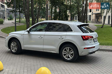 Внедорожник / Кроссовер Audi Q5 2021 в 