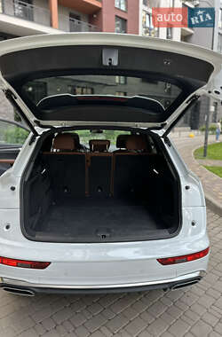 Внедорожник / Кроссовер Audi Q5 2021 в 