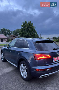 Внедорожник / Кроссовер Audi Q5 2018 в 