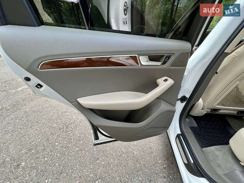 Внедорожник / Кроссовер Audi Q5 2009 в Днепре