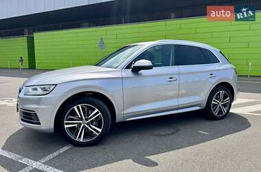 Внедорожник / Кроссовер Audi Q5 2018 в 