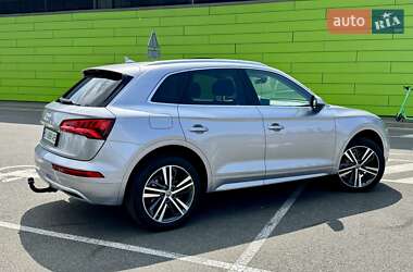 Внедорожник / Кроссовер Audi Q5 2018 в 