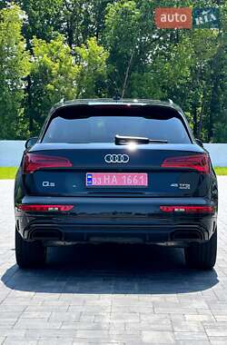 Внедорожник / Кроссовер Audi Q5 2021 в 