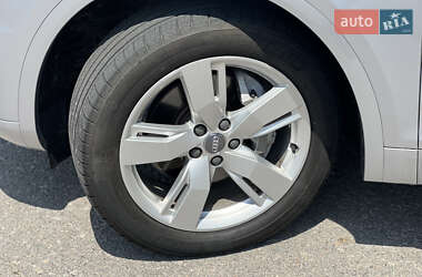 Внедорожник / Кроссовер Audi Q5 2018 в 