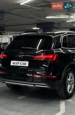 Внедорожник / Кроссовер Audi Q5 2021 в 
