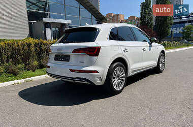 Внедорожник / Кроссовер Audi Q5 2021 в 