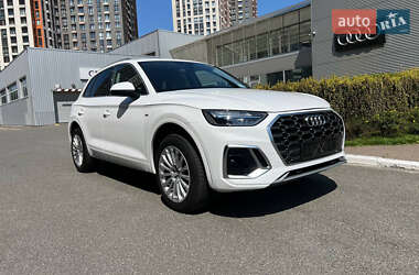 Внедорожник / Кроссовер Audi Q5 2021 в 