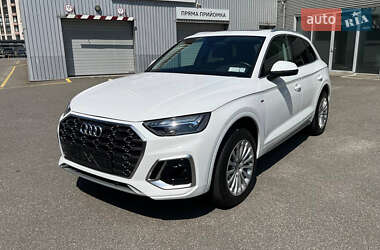 Внедорожник / Кроссовер Audi Q5 2021 в 