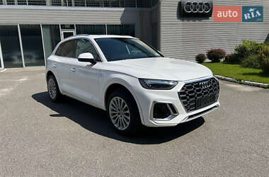 Внедорожник / Кроссовер Audi Q5 2021 в 