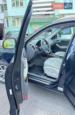Внедорожник / Кроссовер Audi Q5 2011 в 