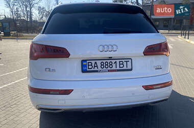 Внедорожник / Кроссовер Audi Q5 2017 в 
