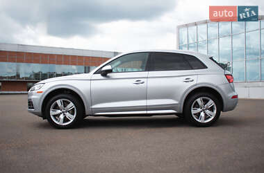 Внедорожник / Кроссовер Audi Q5 2018 в 