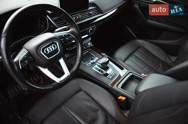Внедорожник / Кроссовер Audi Q5 2018 в 