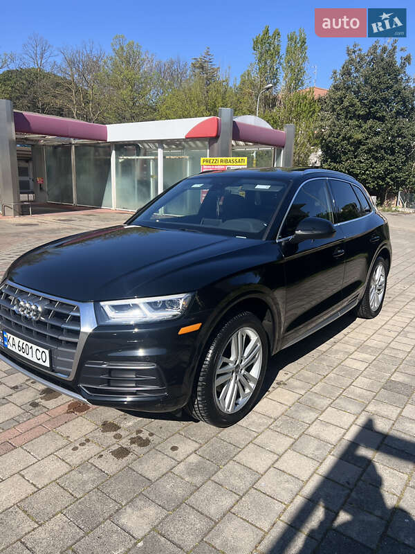 Внедорожник / Кроссовер Audi Q5 2017 в 