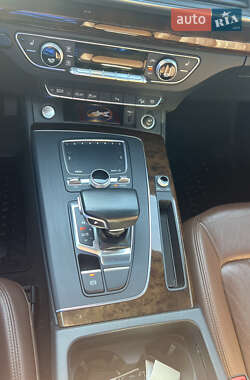 Внедорожник / Кроссовер Audi Q5 2017 в 