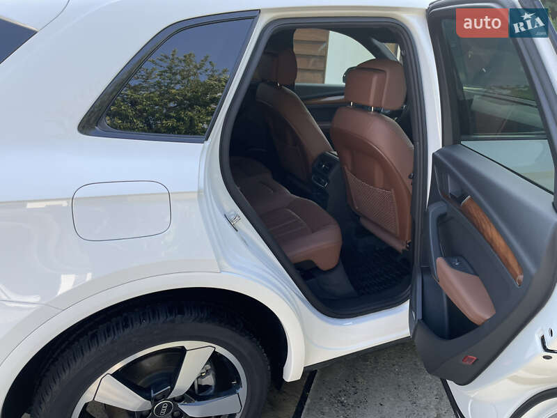 Внедорожник / Кроссовер Audi Q5 2023 в Ровно