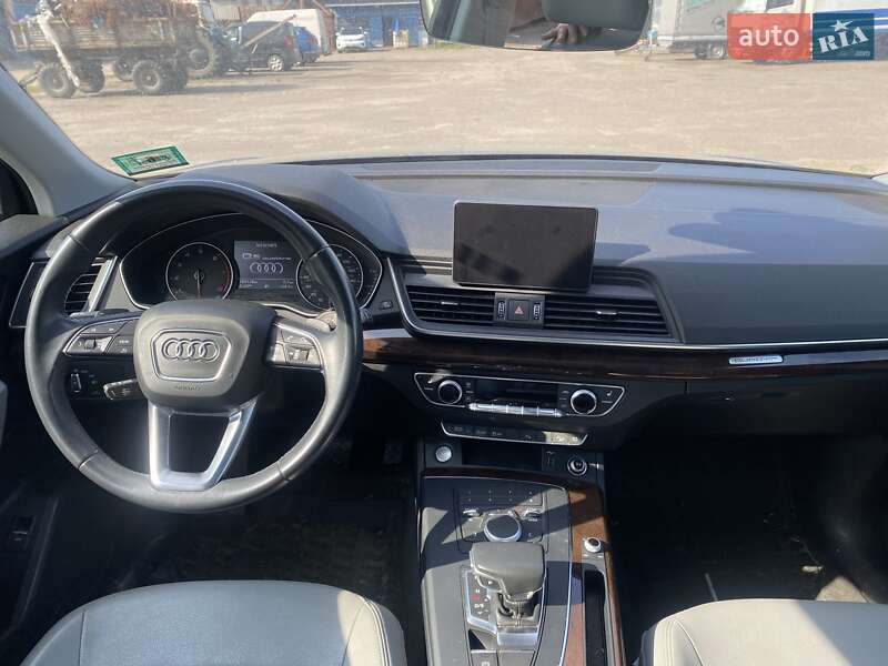 Позашляховик / Кросовер Audi Q5 2018 в Луцьку